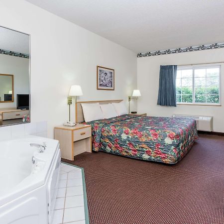 Super 8 By Wyndham Eagle River Ngoại thất bức ảnh