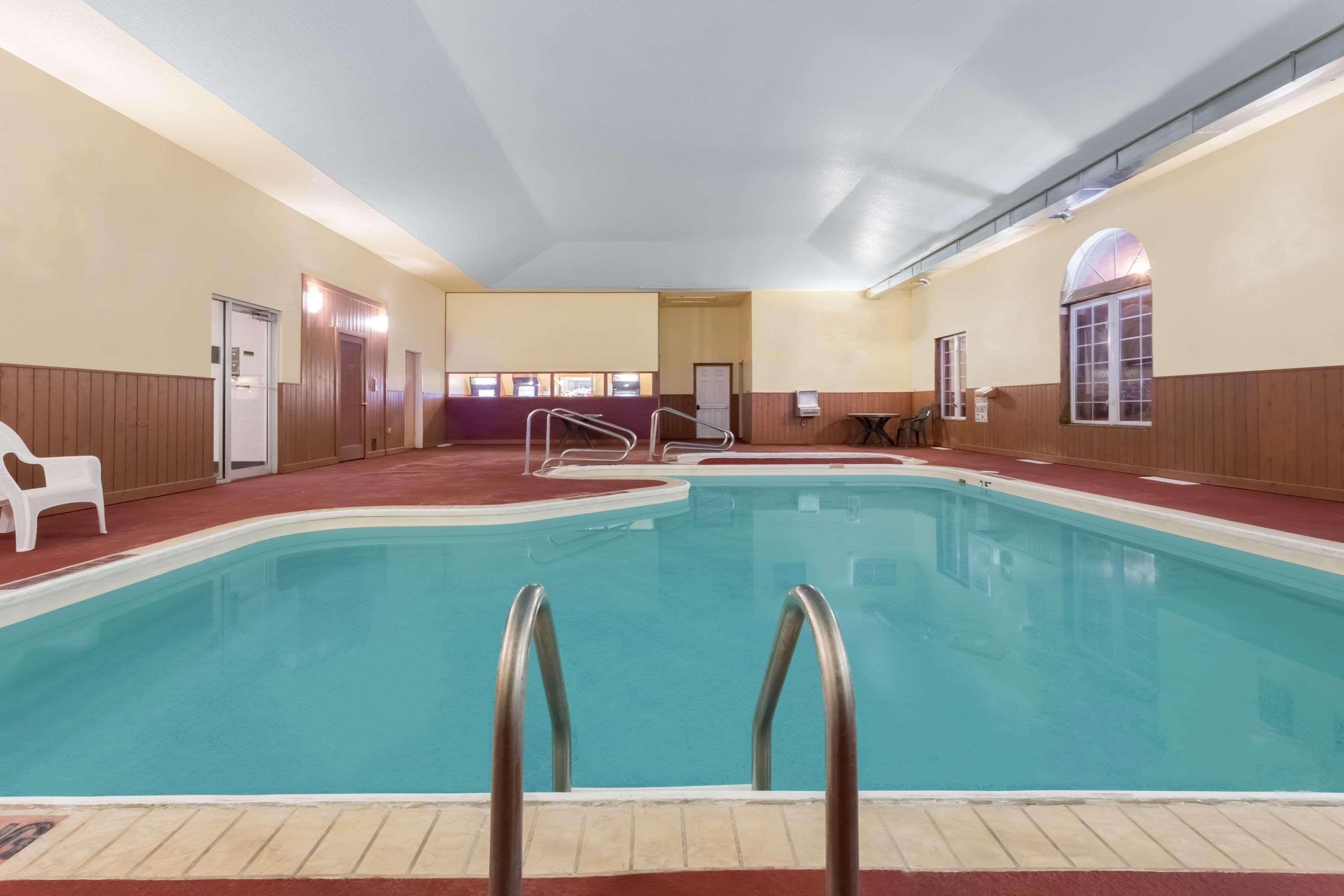 Super 8 By Wyndham Eagle River Ngoại thất bức ảnh