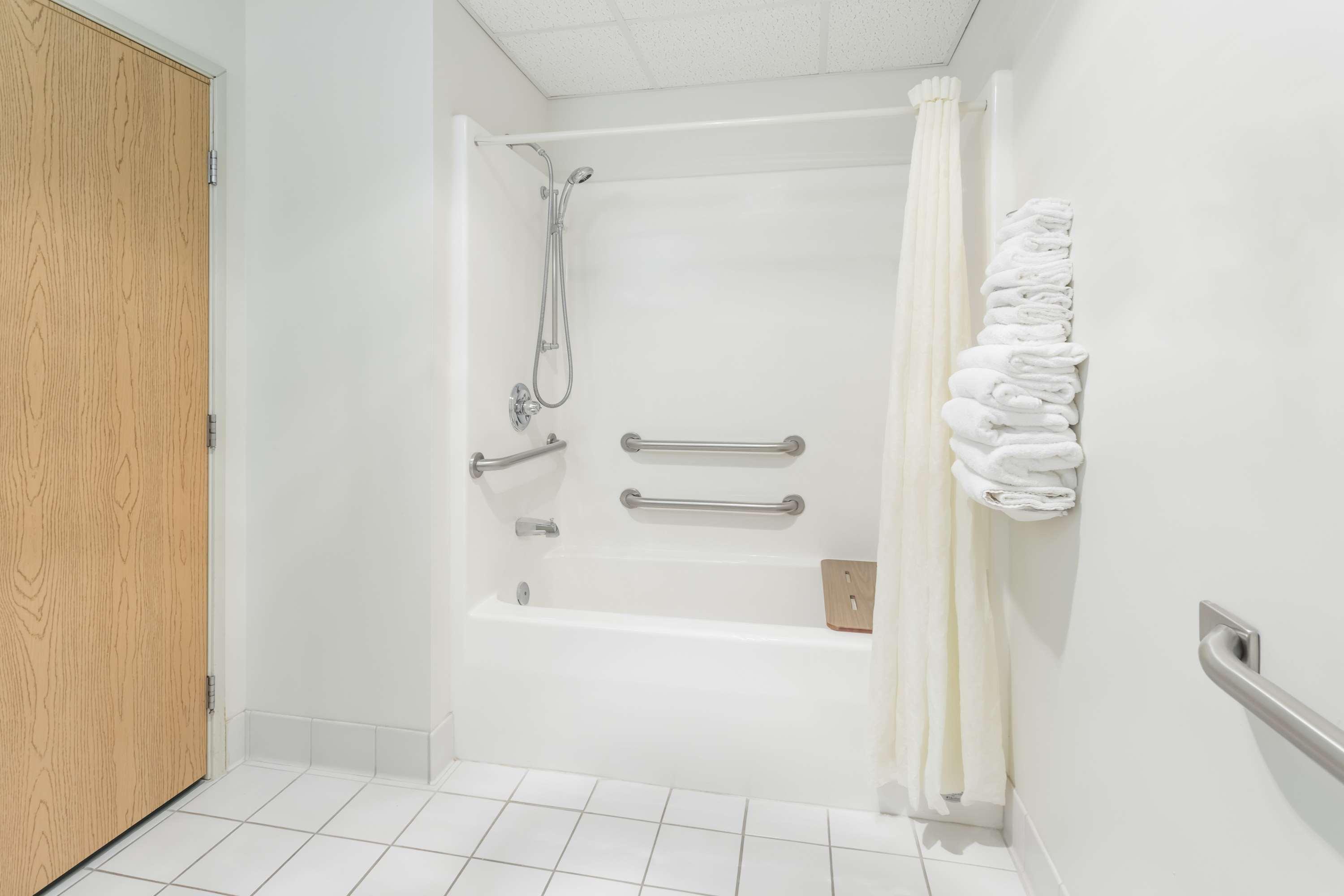 Super 8 By Wyndham Eagle River Ngoại thất bức ảnh